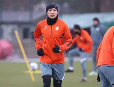 abg欧博官网-李霄鹏执教山东泰山那年